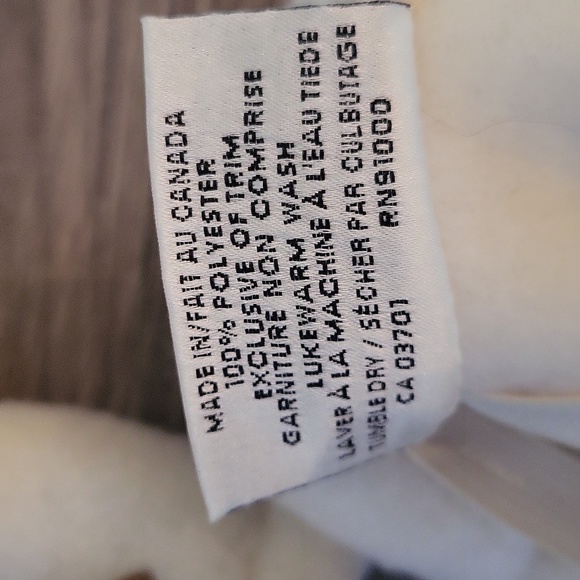 Merkley l made in canada l mittens l cream colour l like new l new condition - Picture 5 of 7